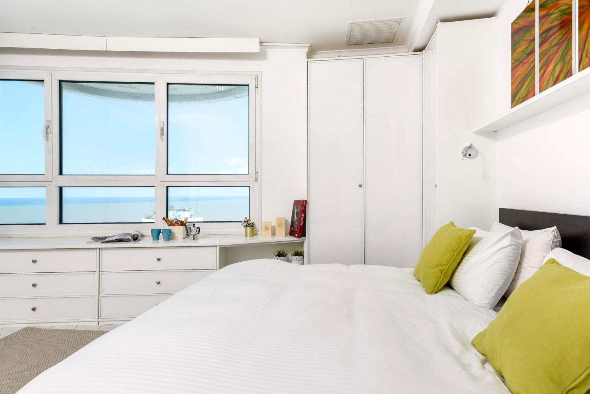 Superb Beachfront Apartments With Shelter By Sea N' Rent Tel Aviv-Jaffa Exterior foto
